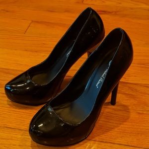 Black platform closed-toe heels